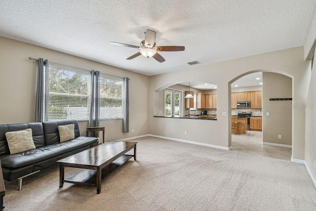 Image 16 of property listing at 14608 STONEBRIAR WAY, Orlando, FL 32826