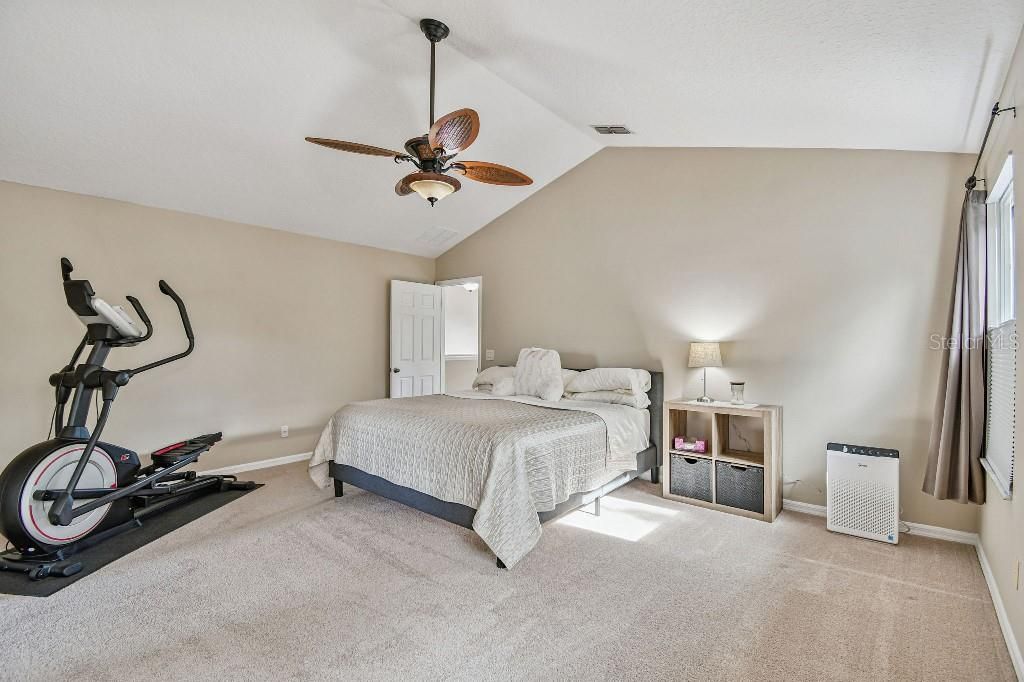 Image 34 of property listing at 14608 STONEBRIAR WAY, Orlando, FL 32826