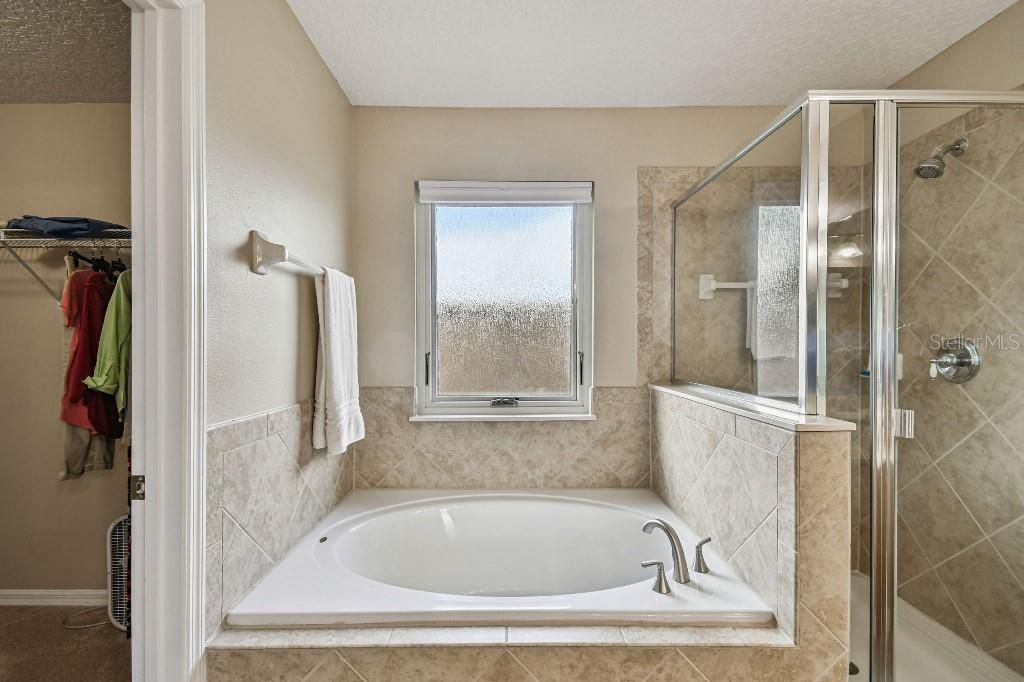 Image 37 of property listing at 14608 STONEBRIAR WAY, Orlando, FL 32826