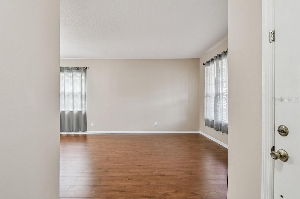 Image 6 of property listing at 14608 STONEBRIAR WAY, Orlando, FL 32826