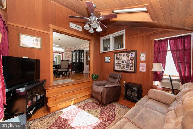 218 N WARWICK RD, Magnolia, NJ 08049