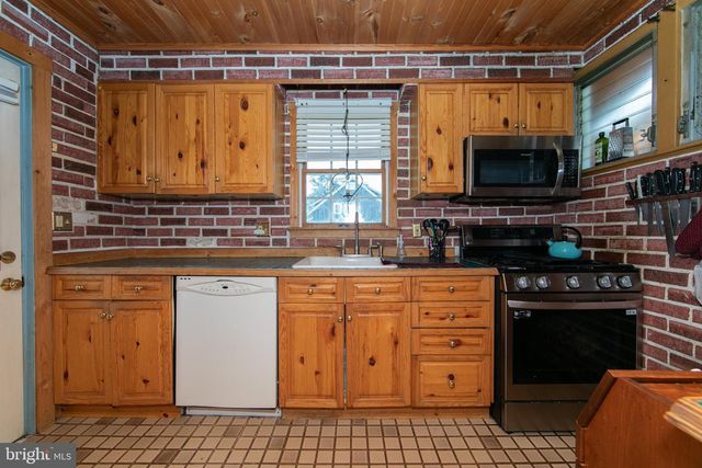 218 N WARWICK RD, Magnolia, NJ 08049