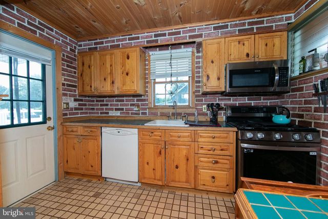 218 N WARWICK RD, Magnolia, NJ 08049