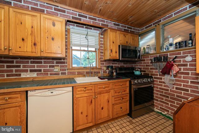 218 N WARWICK RD, Magnolia, NJ 08049