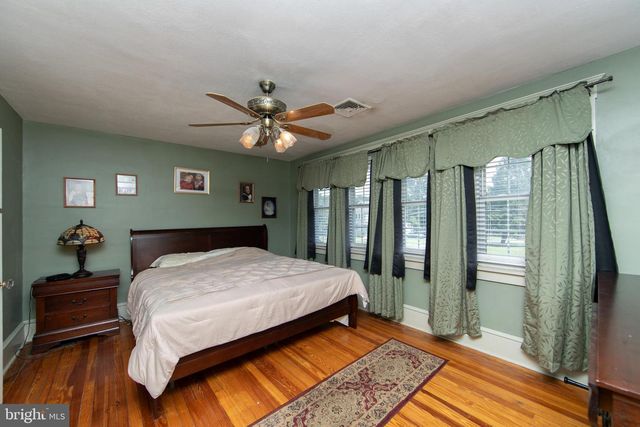 218 N WARWICK RD, Magnolia, NJ 08049
