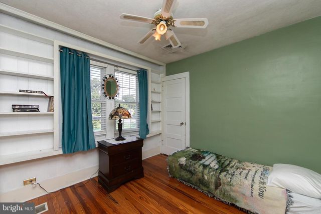 218 N WARWICK RD, Magnolia, NJ 08049