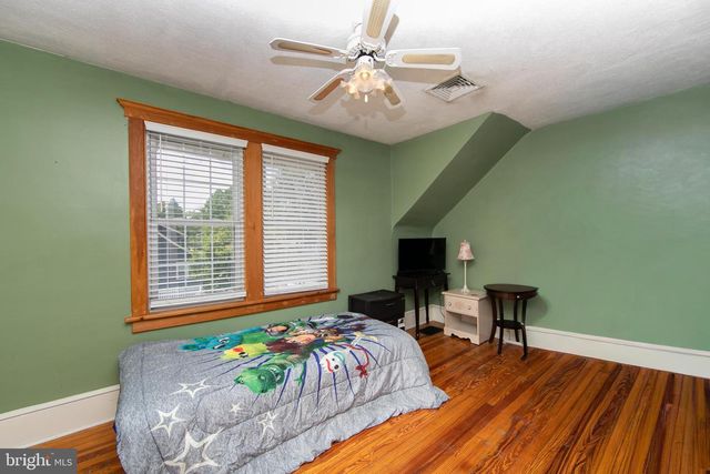 218 N WARWICK RD, Magnolia, NJ 08049