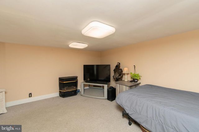 218 N WARWICK RD, Magnolia, NJ 08049