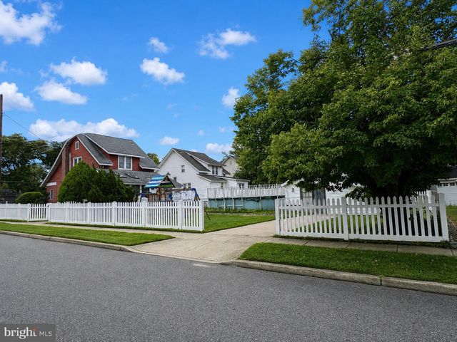 218 N WARWICK RD, Magnolia, NJ 08049