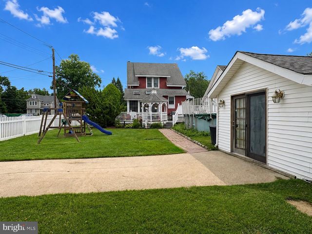 218 N WARWICK RD, Magnolia, NJ 08049