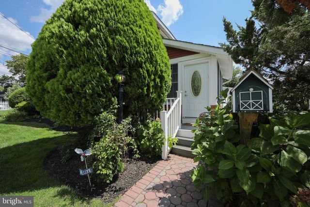 218 N WARWICK RD, Magnolia, NJ 08049