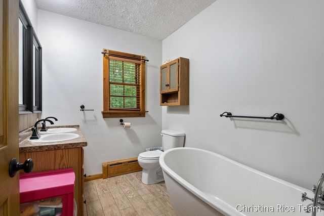 10226 SW Greenville Road, Greenville, MI 48838