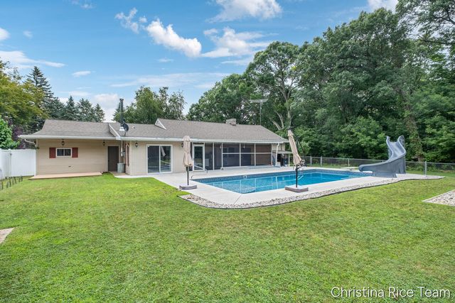 10226 SW Greenville Road, Greenville, MI 48838