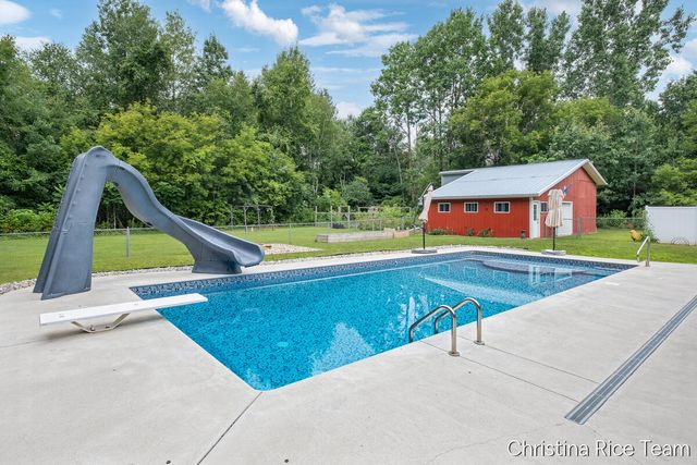 10226 SW Greenville Road, Greenville, MI 48838