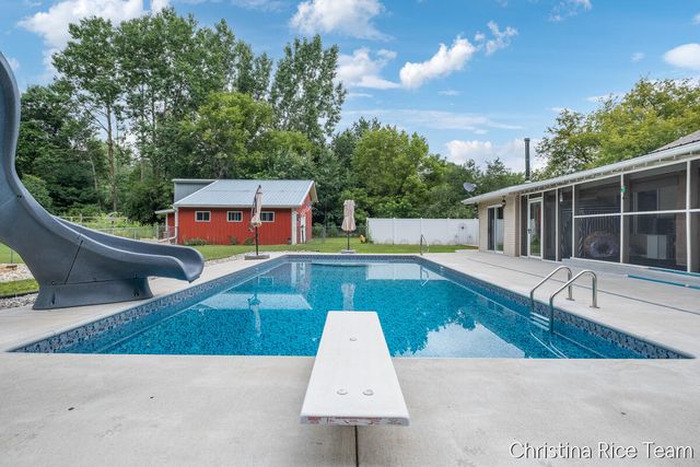 10226 SW Greenville Road, Greenville, MI 48838