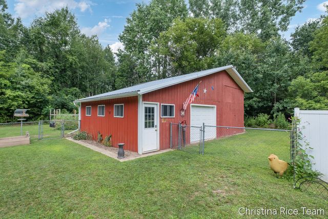 10226 SW Greenville Road, Greenville, MI 48838