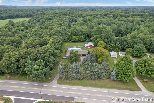 10226 SW Greenville Road, Greenville, MI 48838