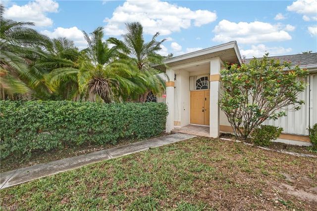 6890 Circle DR, Fort Myers, FL 33905