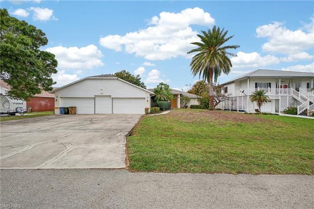 6890 Circle DR, Fort Myers, FL 33905