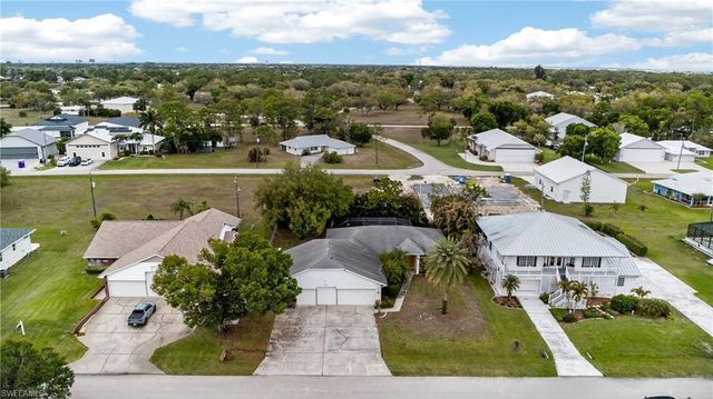 6890 Circle DR, Fort Myers, FL 33905