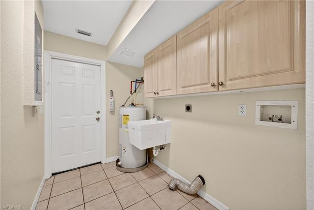 6890 Circle DR, Fort Myers, FL 33905