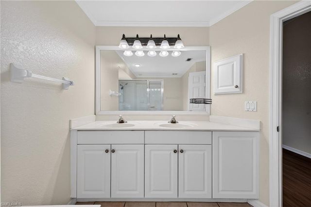 6890 Circle DR, Fort Myers, FL 33905