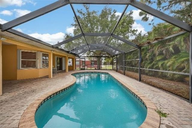 6890 Circle DR, Fort Myers, FL 33905