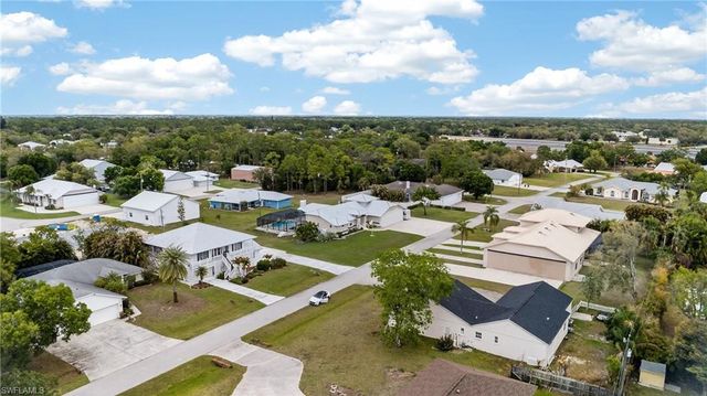 6890 Circle DR, Fort Myers, FL 33905