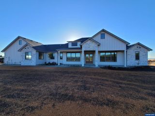 Model E Ballyntyne Rd S, Salem, OR 97302