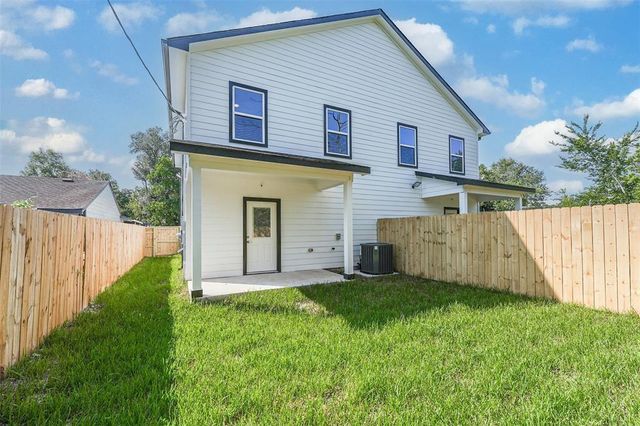 5317 Chennault Road A, Houston, TX 77033