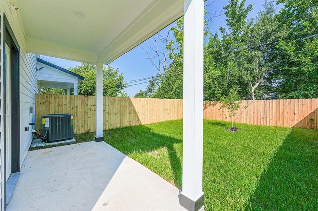 5317 Chennault Road A, Houston, TX 77033