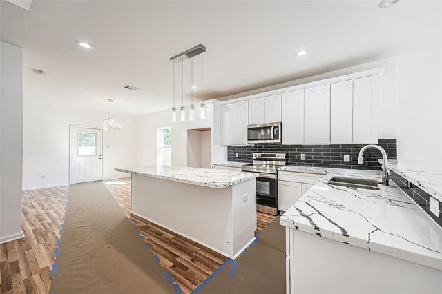 5317 Chennault Road A, Houston, TX 77033