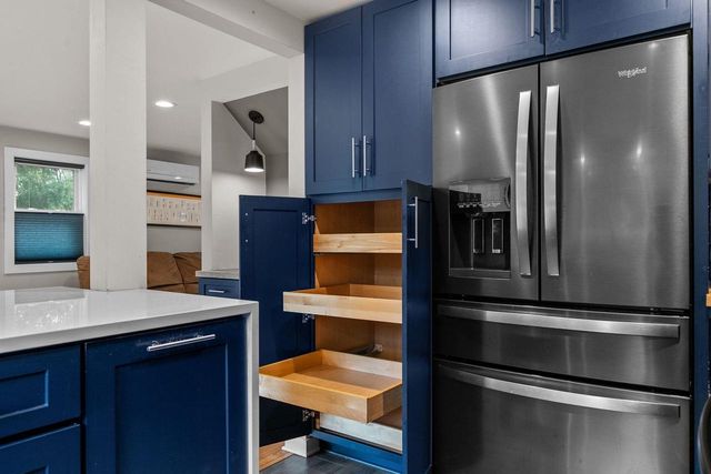 2084 S POINT COMFORT ROAD, Oshkosh, WI 54902