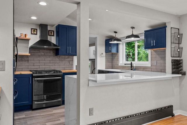 2084 S POINT COMFORT ROAD, Oshkosh, WI 54902