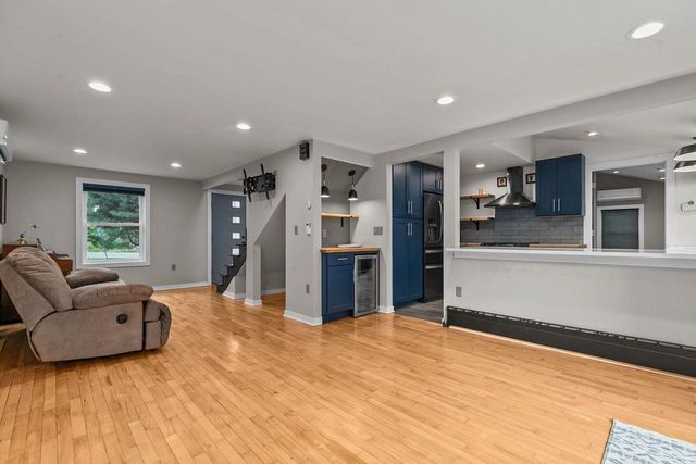 2084 S POINT COMFORT ROAD, Oshkosh, WI 54902