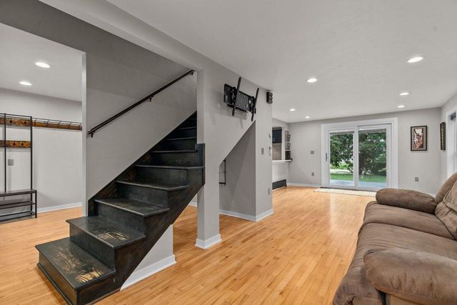 2084 S POINT COMFORT ROAD, Oshkosh, WI 54902