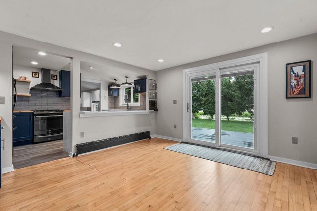 2084 S POINT COMFORT ROAD, Oshkosh, WI 54902