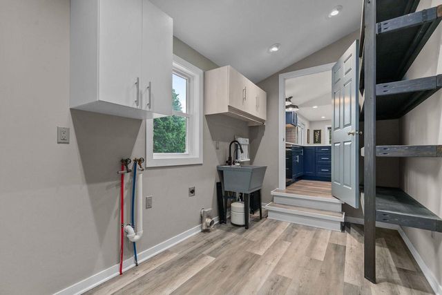 2084 S POINT COMFORT ROAD, Oshkosh, WI 54902