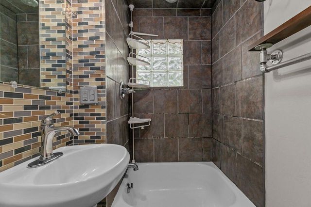 2084 S POINT COMFORT ROAD, Oshkosh, WI 54902