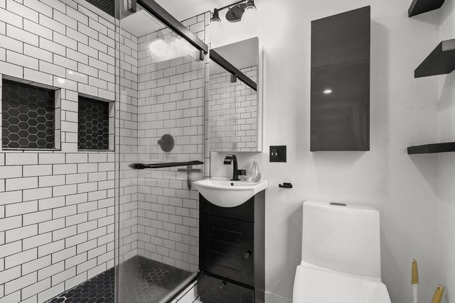 2084 S POINT COMFORT ROAD, Oshkosh, WI 54902