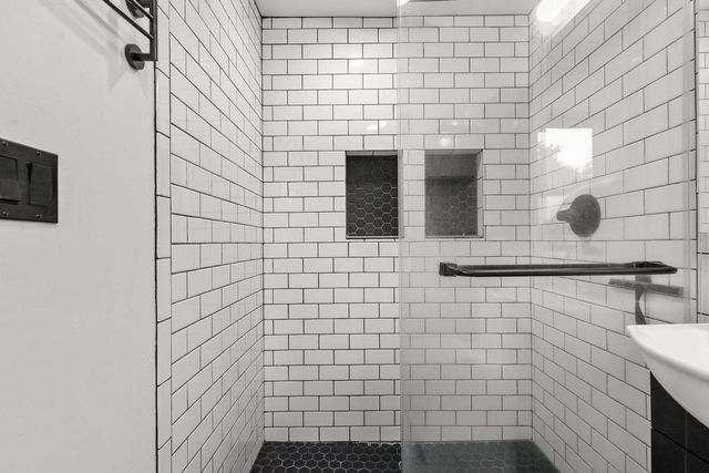 2084 S POINT COMFORT ROAD, Oshkosh, WI 54902