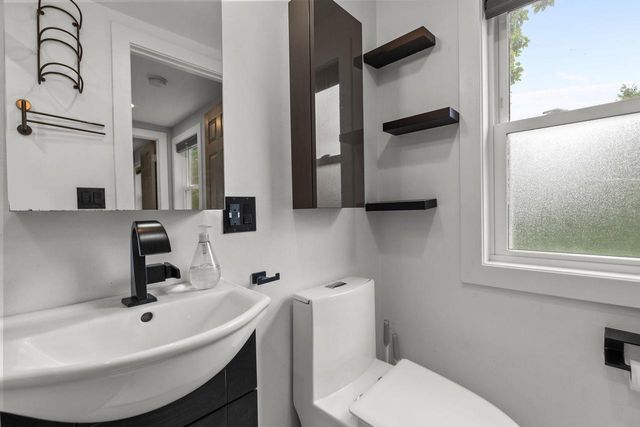 2084 S POINT COMFORT ROAD, Oshkosh, WI 54902