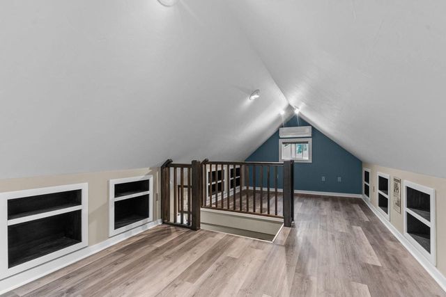 2084 S POINT COMFORT ROAD, Oshkosh, WI 54902