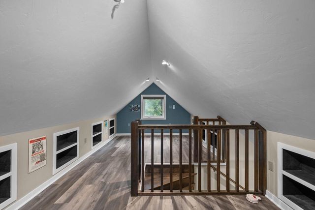 2084 S POINT COMFORT ROAD, Oshkosh, WI 54902