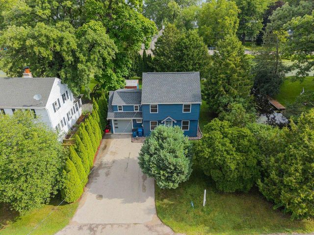 2084 S POINT COMFORT ROAD, Oshkosh, WI 54902