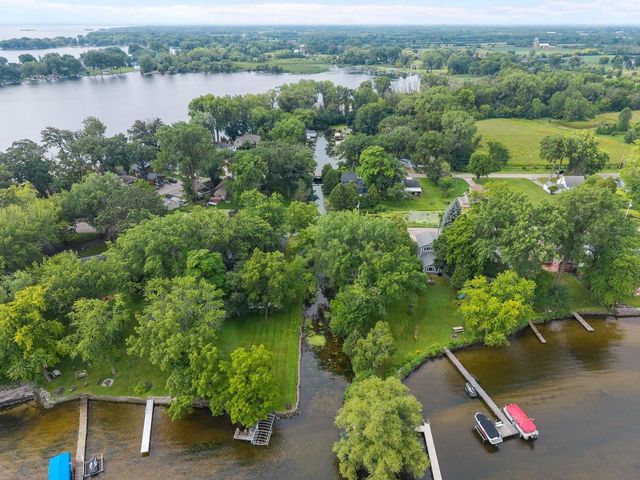 2084 S POINT COMFORT ROAD, Oshkosh, WI 54902