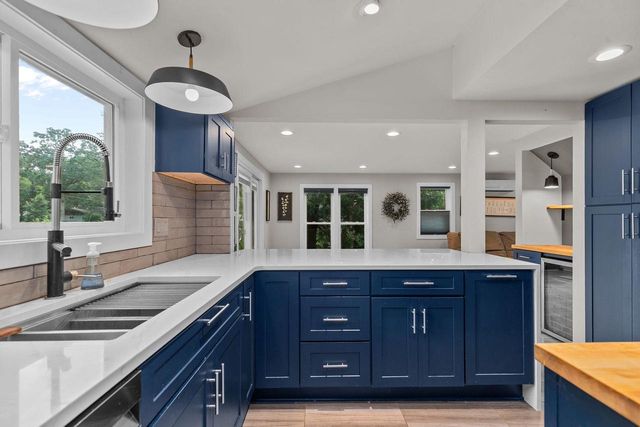 2084 S POINT COMFORT ROAD, Oshkosh, WI 54902