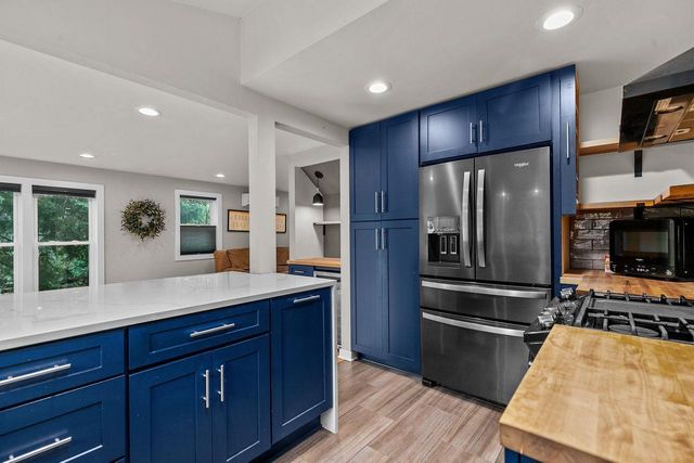 2084 S POINT COMFORT ROAD, Oshkosh, WI 54902