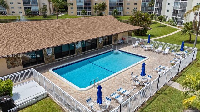 414 SE 10th St 108, Dania Beach, FL 33004