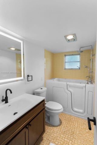 414 SE 10th St 108, Dania Beach, FL 33004